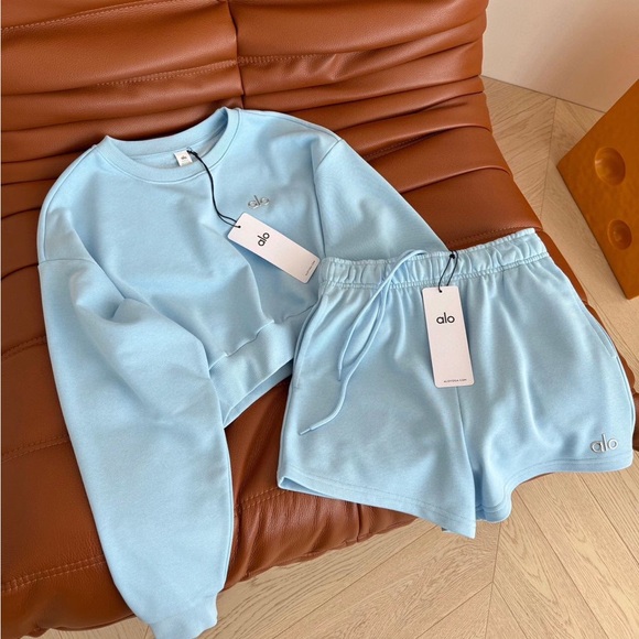 ALO Yoga Tops - 🔵🧘♂️Alo Light Blue Cropped Sweatshirt & Shorts Loungewear Set